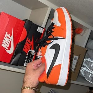 Jordan 1 low OG STARFISH COLORWAY